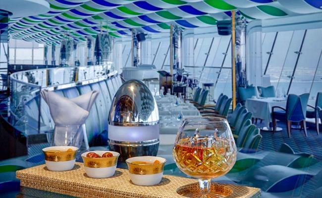 Ngoài ra, tại đây còn nhiều thức uống khác như rượu champagne Flake Luxor 24k Gold, L&#39;Heraud Grande Champagne Cognac và The Bitter Truth Jerry Thomas.&nbsp;&nbsp;
