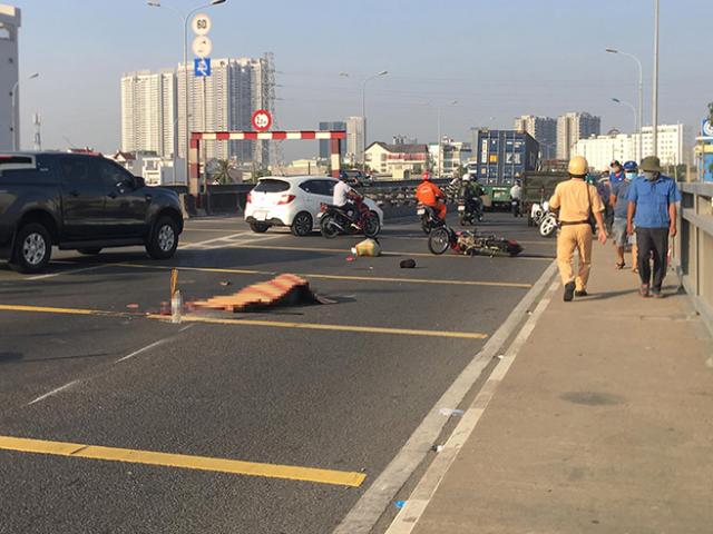 Tin tức trong ngày - TP.HCM: Con gái ngã quỵ ôm thi thể cha ở cầu Phú Mỹ