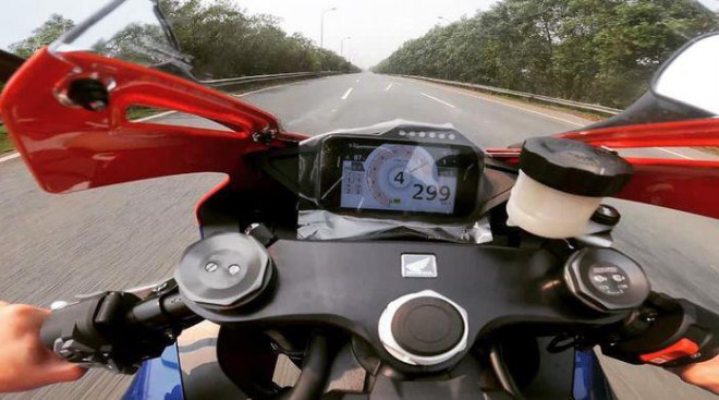 Chiếc xe mô tô chạy 299km/h trên Đại lộ Thăng Long.