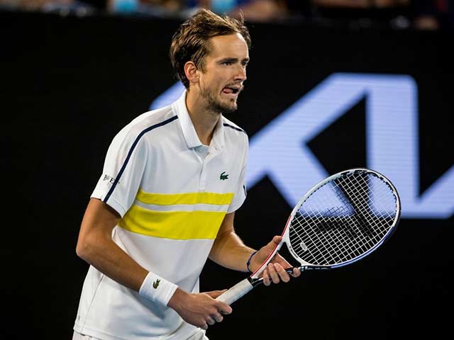 Thể thao - Medvedev thắng dễ ở giải Marseille, quyết chặn Tsitsipas lập "hat-trick"