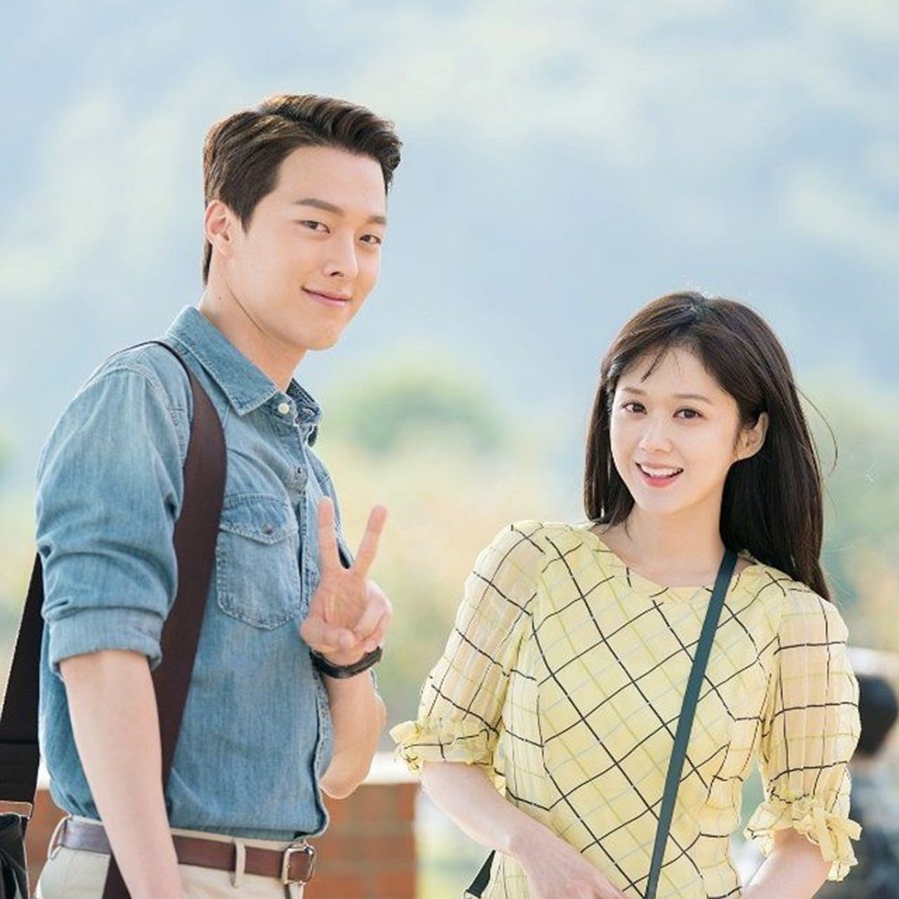 Chàng “phi công” kém 11 tuổi mới ghép đôi với Song Hye Kyo là ai? - 4