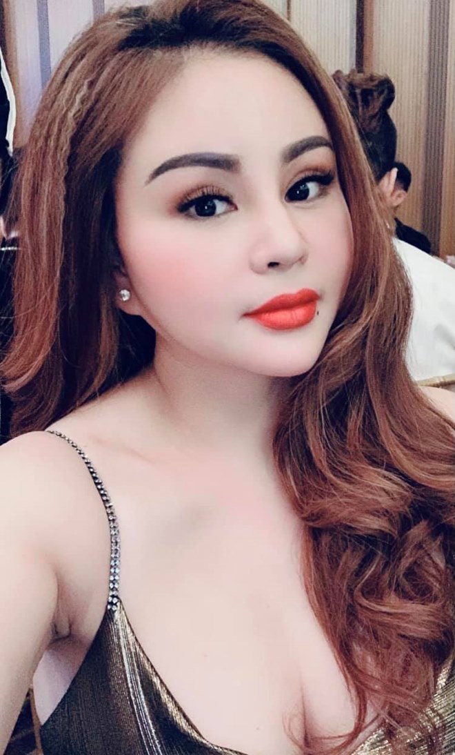 Cô hàng xóm mê mẩn "bố già" Trấn Thành ngoài đời sexy hết cỡ thế này - 12