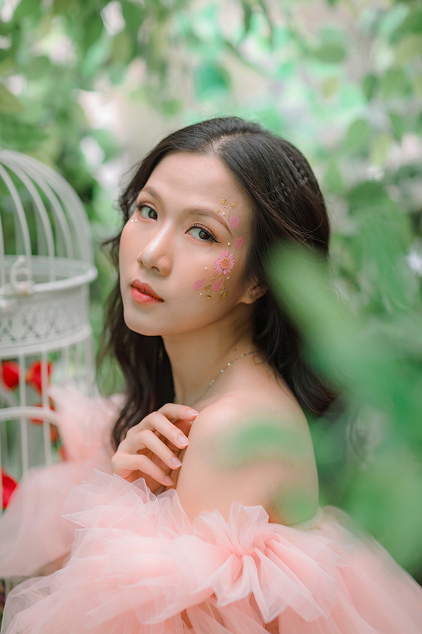 Thuỳ Dương từ “y tá quốc dân” trở thành “bác sĩ ngọt lịm” trong Bố Già - 2