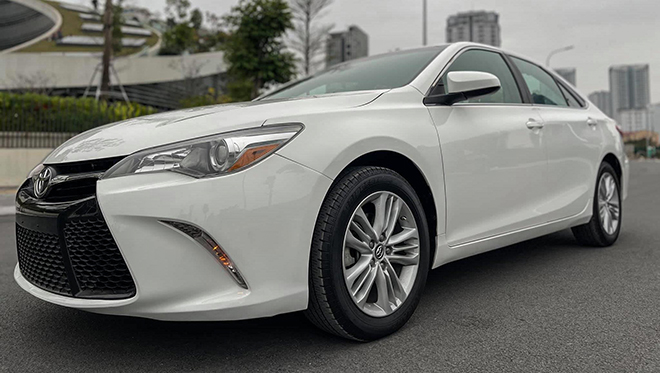 Toyota Camry nhập khẩu Mỹ đời 2015 rao bán bằng giá xe mới - 1