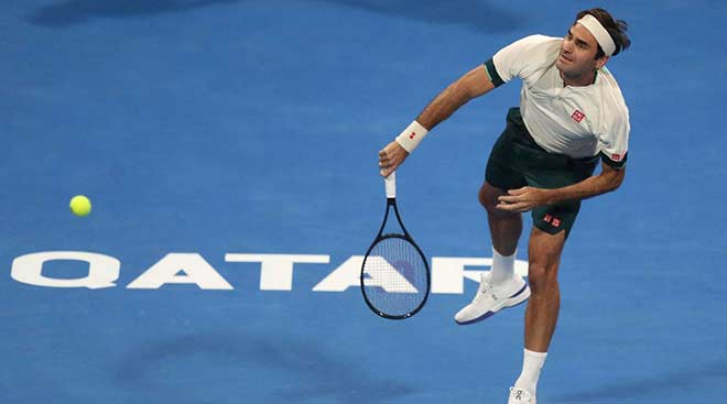 Federer khởi đầu tốt và thắng set 1 dù hơi mất thời gian