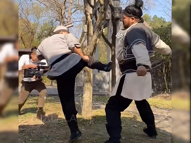 Video Clip Cười - Hậu trường "phim chưởng" nhưng cứ ngỡ là... phim hài