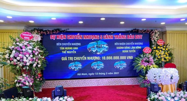 Hình ảnh lan truyền trên mạng xã hội về sự kiện vụ chuyển nhượng cây lan Bảo Duy 5 cánh trắng với giá 18.888.888.888 đồng.