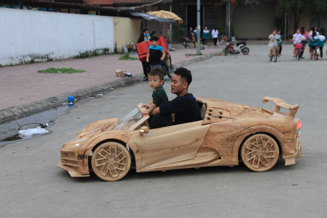 See the tiny wooden Bugatti "supercar", running the electric motor of the young father for his son - 15
