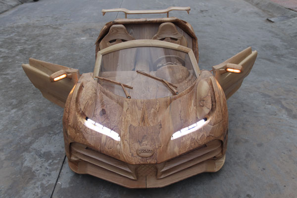 See the tiny wooden Bugatti "supercar", running the electric motor of the young father for his son - 2