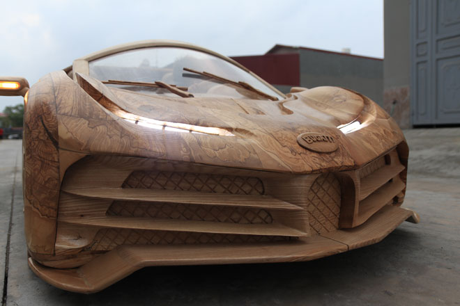 Watch the tiny wooden Bugatti "supercar" running the electric motor of the young father for his son - 7