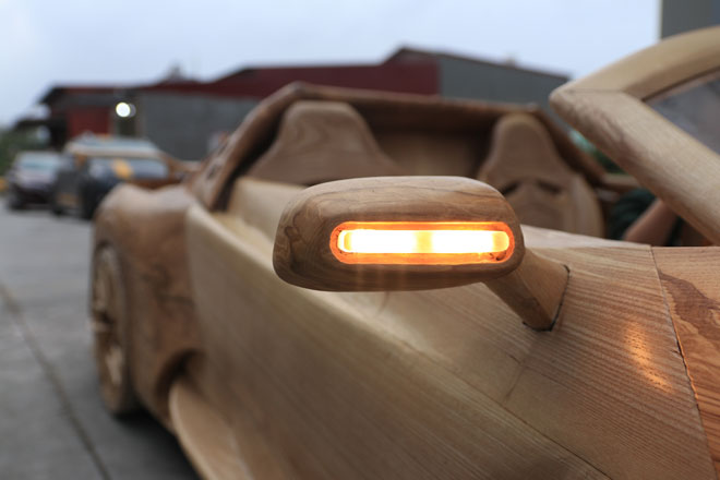 Ngắm “siêu xe” Bugatti bằng gỗ tí hon, chạy động cơ điện của ông bố trẻ tặng con trai - 3
