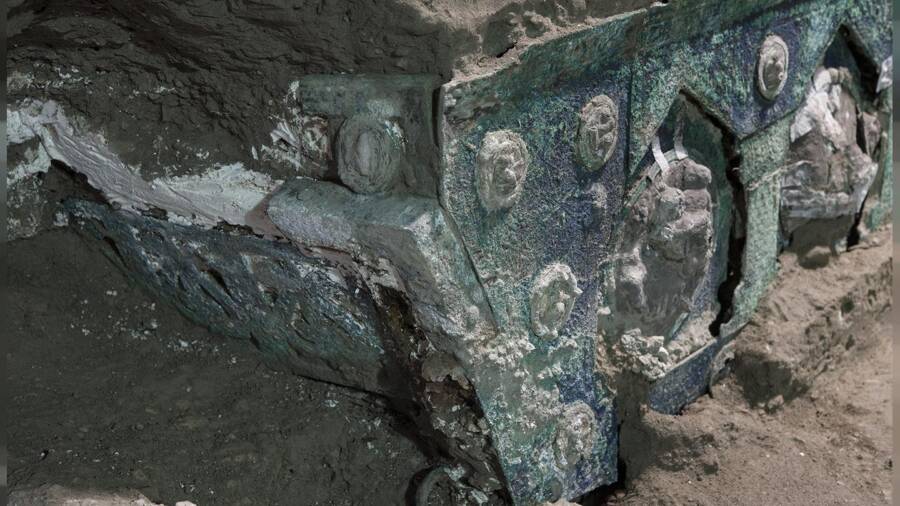 Phát hiện cỗ xe nghi lễ 2.000 năm tuổi tuyệt đẹp trong biệt thự - 3