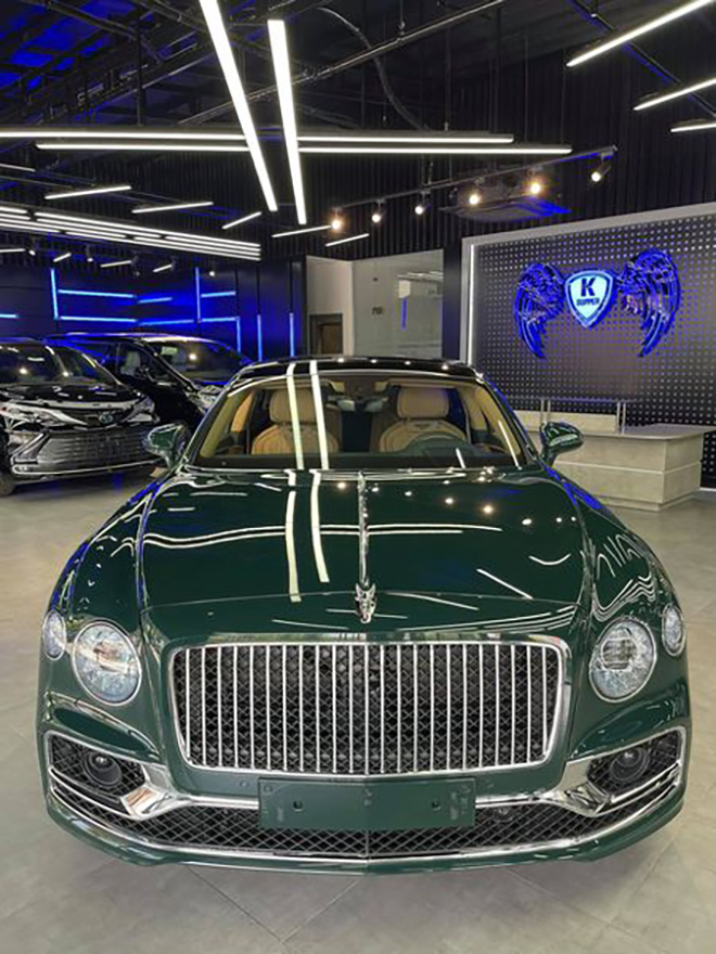 Đại gia Việt tiếp tục chơi lớn, tậu Bentley Flying Spur First Edition 2021 giá 30 tỷ đồng - 2