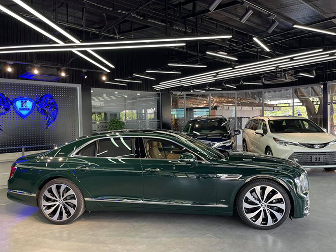 Đại gia Việt tiếp tục chơi lớn, tậu Bentley Flying Spur First Edition 2021 giá 30 tỷ đồng - 3