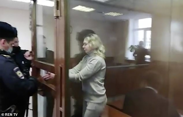 Elena Sosnovskaya tại toà án vào đầu tháng 2/2021.