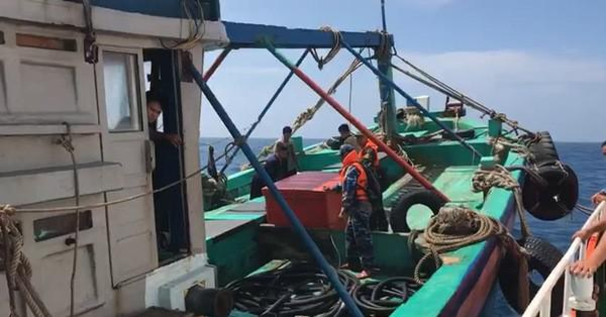 Tin tức trong ngày - CLIP: Nổ súng truy bắt tàu vận chuyển dầu D.O không rõ nguồn gốc ở Bà Rịa - Vũng Tàu