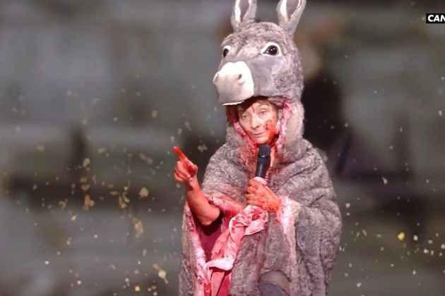 Corinne Masiero, 57 tuổi, được mời đến để trao giải