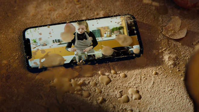Hình ảnh của iPhone 12 trong video quảng cáo.