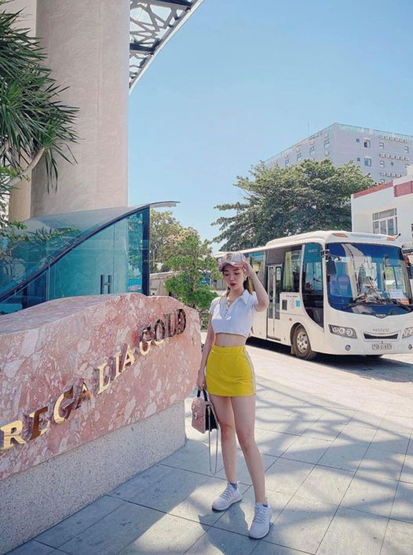 hạm Phương Thảo tỏa sáng cùng chính những sản phẩm thời trang của mình