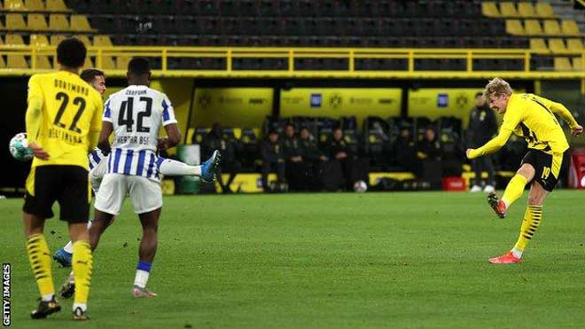 Video Dortmund - Hertha Berlin: Bước ngoặt từ sai lầm, rực rỡ SAO 16 tuổi - 1