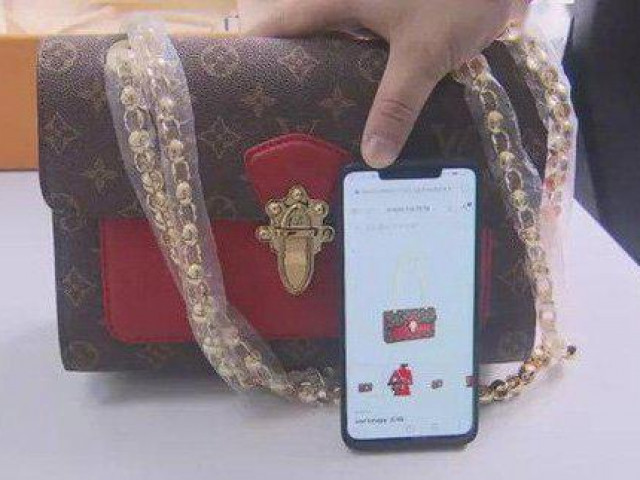 Thị trường - Tiêu dùng - Đau đầu nạn hàng nhái ở Trung Quốc: Túi giả có chip, túi thật thì không