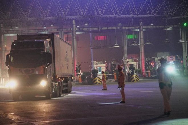 Tổ công tác thuộc Cục CSGT ra quân cao điểm xử lý nồng độ cồn và ma túy. Ảnh: TP