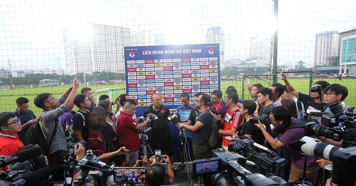 HLV Park Hang-seo luôn được quan tâm với mục tiêu của đội tuyển Việt Nam&nbsp; tại vòng loại World Cup 2022. Ảnh: NGỌC DUNG&nbsp;