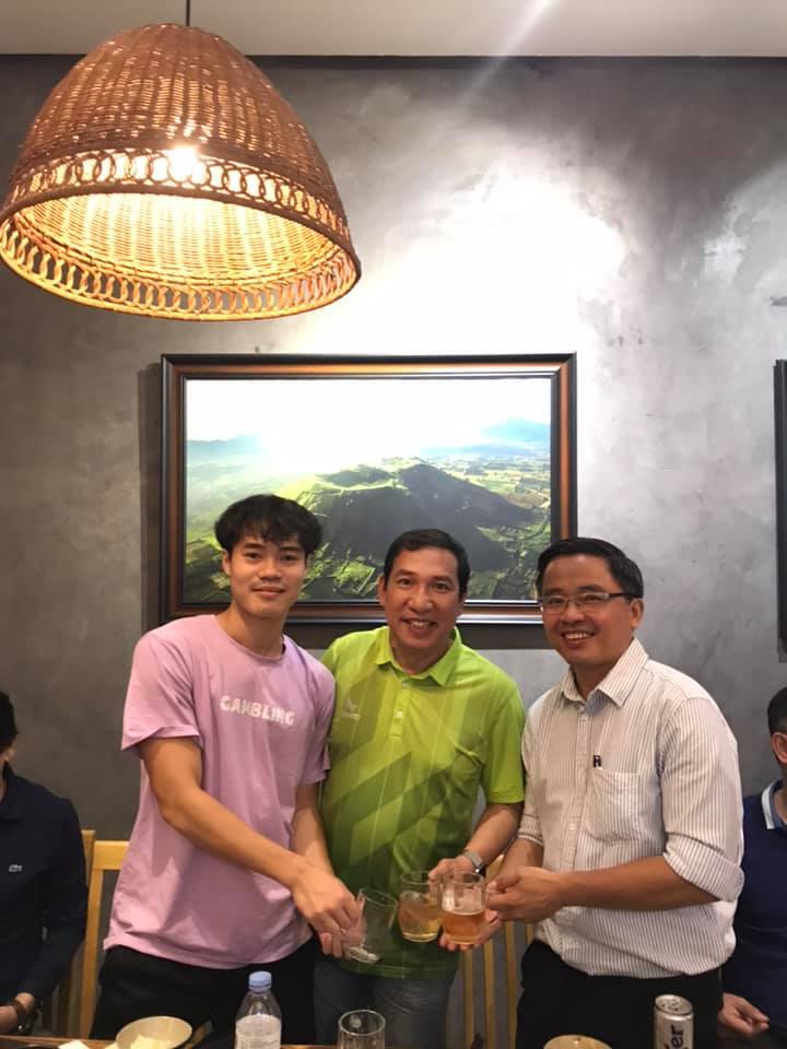 NS Quang Thắng bất ngờ nhận cầu thủ Văn Toàn làm "con rể"