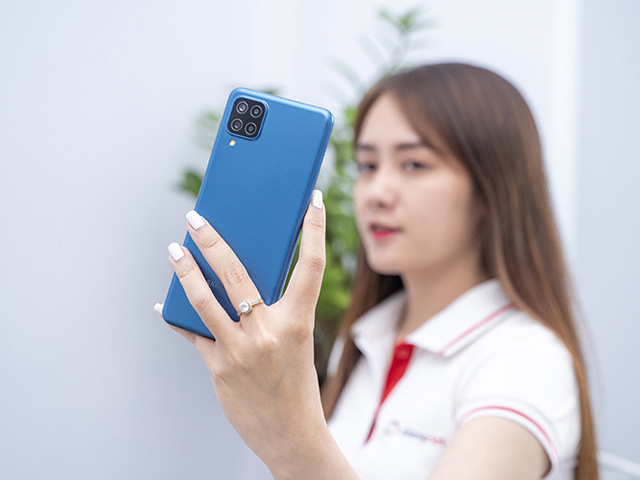 Thời trang Hi-tech - Chỉ có khoảng 4 triệu, mua điện thoại nào mới đáng tiền?