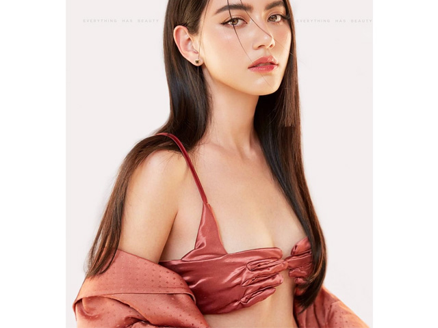 Thời trang - Mai Davika mặc thiết kế "bàn tay hư hỏng"