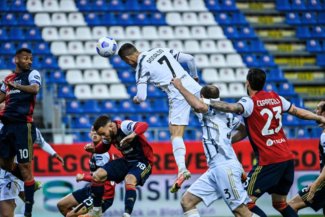 Video Cagliari - Juventus: Ronaldo lập hat-trick siêu tốc, "sống mái" cho Serie A - 1