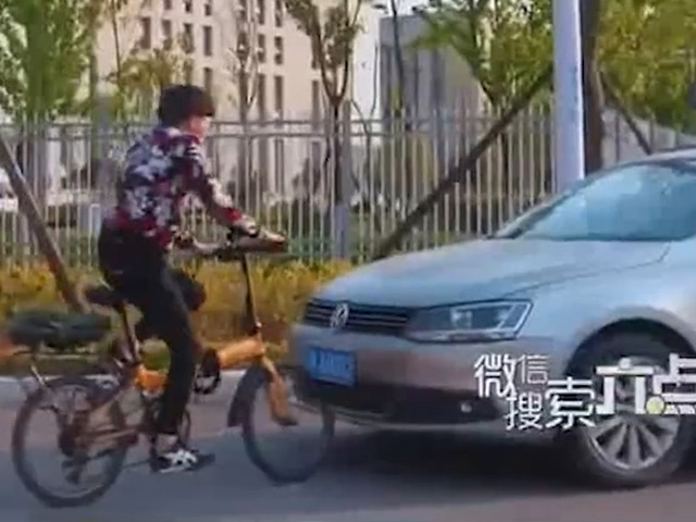 Video Clip Cười - "Tay mơ" mới vào nghề ăn vạ đụng độ ngay cao thủ