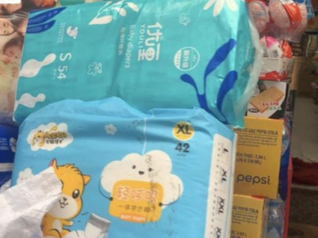 Thị trường - Tiêu dùng - Tràn lan tã bỉm trẻ em gắn mác "nội địa cao cấp" không tem phụ, ai chịu trách nhiệm?