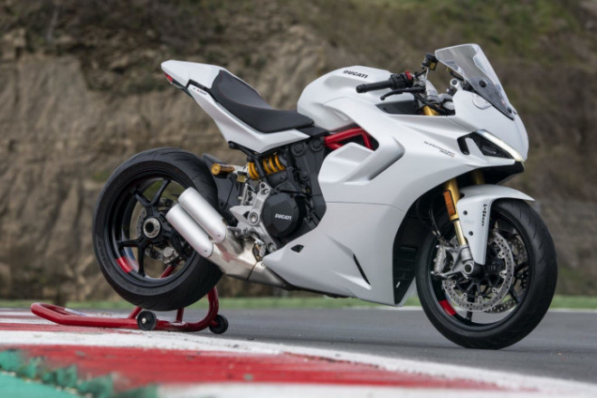 Chi tiết mô tô Ducati SuperSport 950 2021 trên đường đua - 1