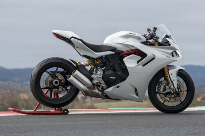 Chi tiết mô tô Ducati SuperSport 950 2021 trên đường đua - 2