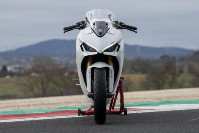 Chi tiết mô tô Ducati SuperSport 950 2021 trên đường đua - 3