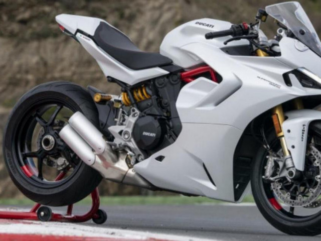 Xe máy - Xe đạp - Chi tiết mô tô Ducati SuperSport 950 2021 trên đường đua