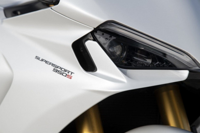 Chi tiết mô tô Ducati SuperSport 950 2021 trên đường đua - 7