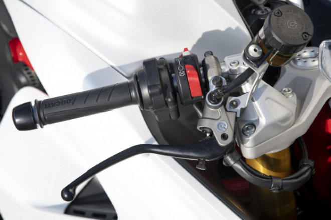 Chi tiết mô tô Ducati SuperSport 950 2021 trên đường đua - 9