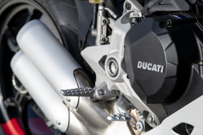 Chi tiết mô tô Ducati SuperSport 950 2021 trên đường đua - 15