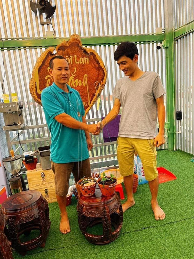 Lê Cao Thắng (bên trái) đã liên tiếp thất bại trong thời gian đầu.