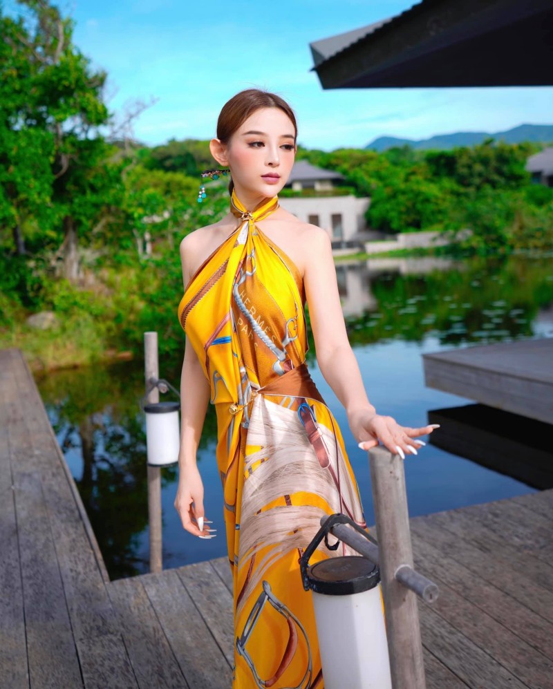 Hot girl Việt ở lâu đài hơn 100 tỷ mặc kiểu “nữ thần tình ái” hút hồn người ngắm - 6