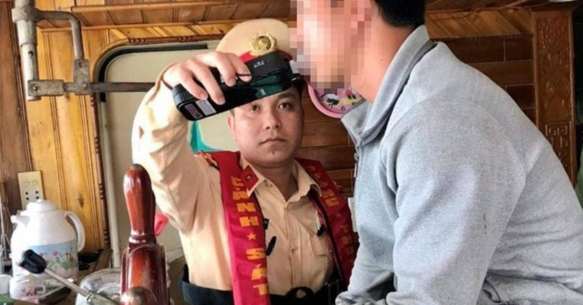 Tin tức trong ngày - Uống rượu bia điều khiển phương tiện thủy có thể bị phạt đến 40 triệu đồng