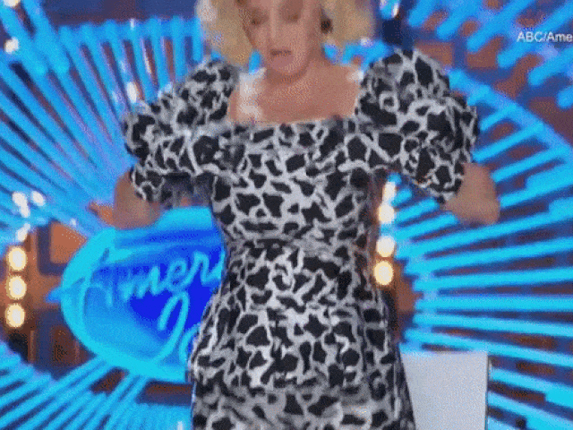 Sao nữ hớ hênh trên sóng truyền hình trực tiếp American Idol