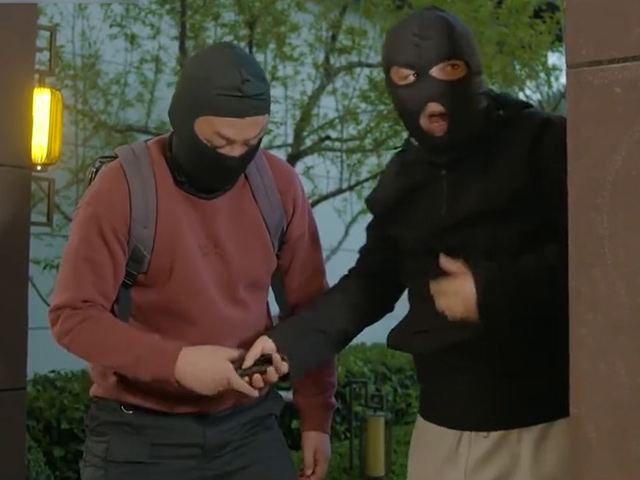 Video Clip Cười - Hai tên trộm đi hành nghề "quên mang não" và cái kết thảm hại