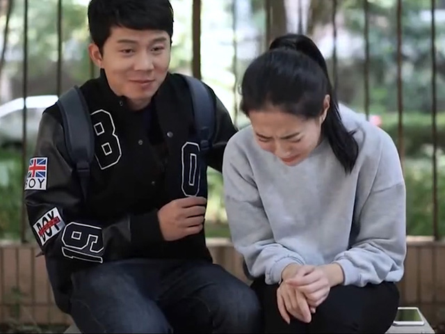 Video Clip Cười - Bạn gái bị sàm sỡ nhưng lại khiến chàng trai phải bật cười