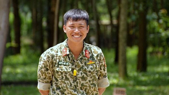 Mũi trưởng Long - Thượng úy Nguyễn Việt Long được yêu mến với nụ cười "tỏa nắng" sau chương trình "Sao nhập ngũ"