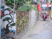 Ảnh: Đồ phế thải thành tác phẩm nghệ thuật trên đường làng