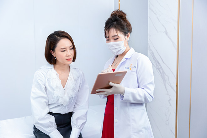 Hồng Diễm được các chuyên gia tư vấn
các công nghệ giúp trẻ hóa da