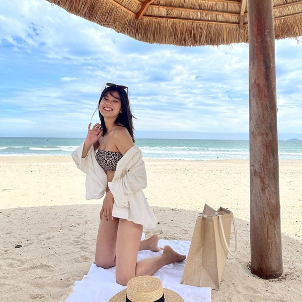 Ca sĩ 25 tuổi có 3 căn nhà ở Sài thành tung ảnh bikini nóng rẫy - 9